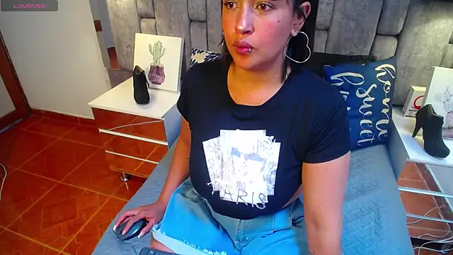 Snapshot of MirandaDream2 chatting on March 9, 2025, 4:11 pm MirandaDream2 online show from March 9, 2025, 4:11 pm