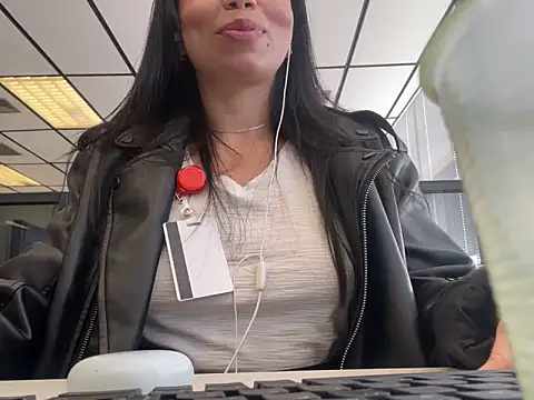 Snapshot of GrlAlice chatting on September 19, 2025, 12:53 pm GrlAlice online show from September 19, 2025, 12:53 pm