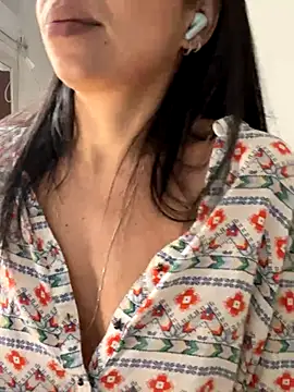 Snapshot of GrlAlice chatting on October 10, 2025, 3:24 pm GrlAlice online show from October 10, 2025, 3:24 pm