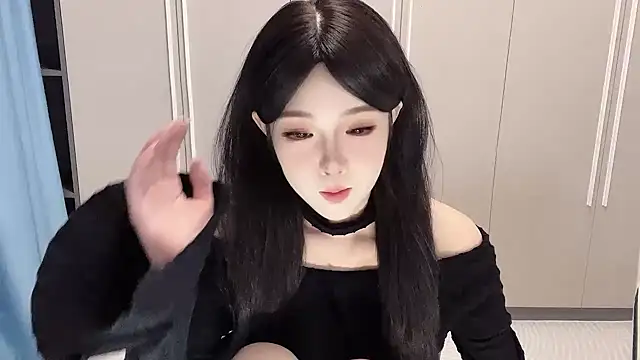 Q-ing online show from November 3, 2025, 12:42 pm