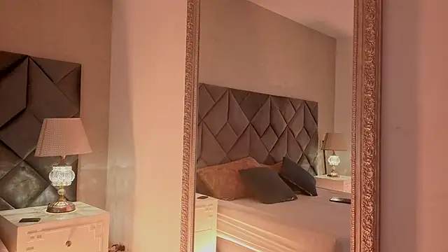 Luisa0110 online show from April 7, 2026, 7:48 pm