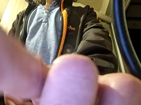 stavroun online show from December 1, 2025, 10:32 pm