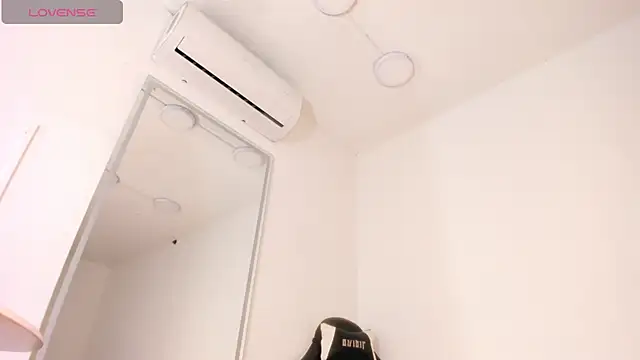 Snapshot of vera_candella chatting on November 12, 2025, 11:14 am vera candella online show from November 12, 2025, 11:14 am