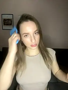 EdnaBradley online show from November 18, 2025, 2:09 pm