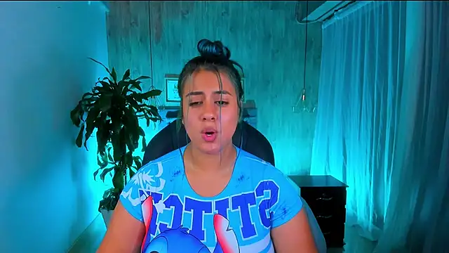 Xisu  online show from February 2, 2025, 10:02 am