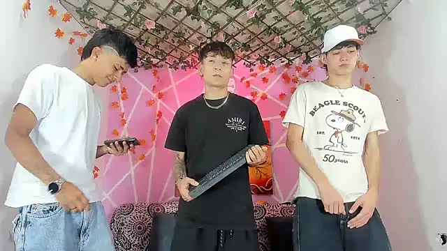 Fresahot2005 online show from December 4, 2025, 8:30 pm