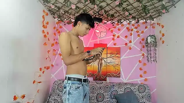 Fresahot2005 online show from November 25, 2025, 2:28 pm