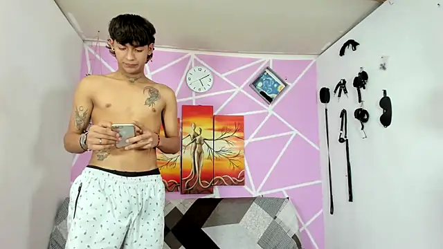 Fresahot2005 online show from February 4, 2025, 10:13 pm