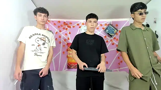 Fresahot2005 online show from February 10, 2025, 7:28 pm