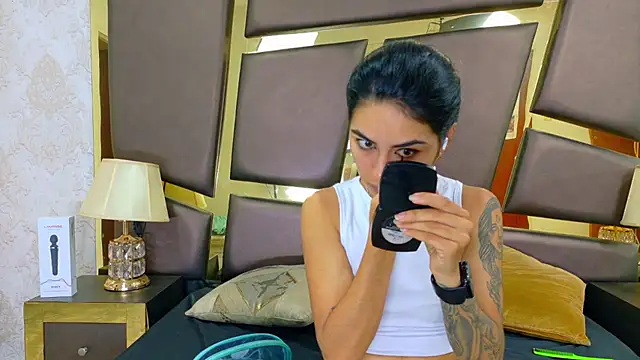 NicoleEsposito online show from February 3, 2026, 1:27 pm