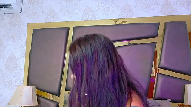 NicoleEsposito online show from November 25, 2025, 2:01 am