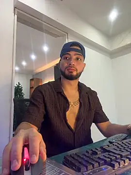 Snapshot of _tony8 chatting on December 1, 2025, 3:24 pm tony8 online show from December 1, 2025, 3:24 pm