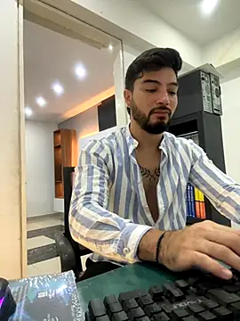 Snapshot of _tony8 chatting on November 21, 2025, 4:50 pm tony8 online show from November 21, 2025, 4:50 pm