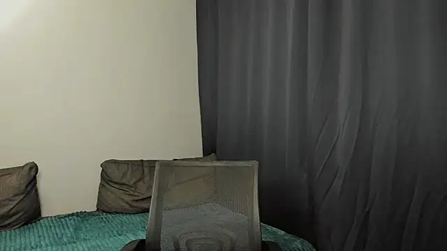 Snapshot of Pinku_kitsune chatting on February 16, 2025, 9:49 pm Pinku kitsune online show from February 16, 2025, 9:49 pm