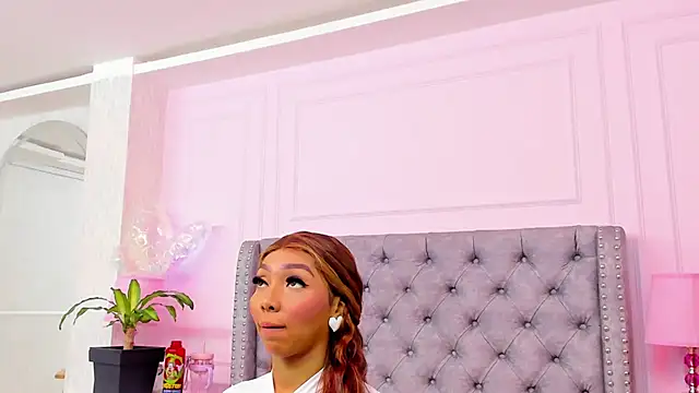 HaileeRoberts online show from March 28, 2026, 12:17 pm