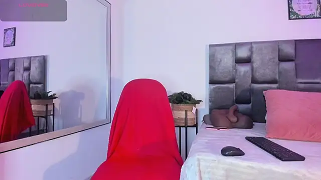 Lia johnsonn online show from April 20, 2026, 11:46 am