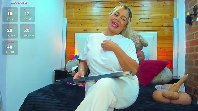 Snapshot of Dulcex69 chatting on September 22, 2025, 12:00 pm Dulcex69 online show from September 22, 2025, 12:00 pm