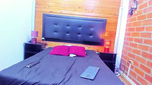 Snapshot of Dulcex69 chatting on March 20, 2025, 12:11 pm Dulcex69 online show from March 20, 2025, 12:11 pm