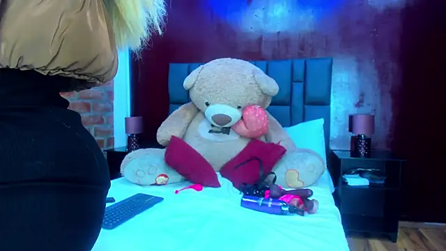 Snapshot of Dulcex69 chatting on March 17, 2025, 12:25 pm Dulcex69 online show from March 17, 2025, 12:25 pm