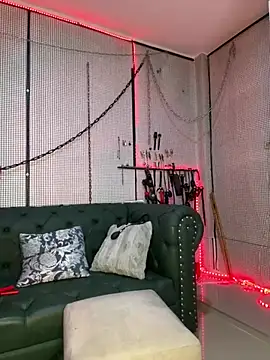 Snapshot of yey_bdsm chatting on March 21, 2025, 1:02 am yey bdsm online show from March 21, 2025, 1:02 am