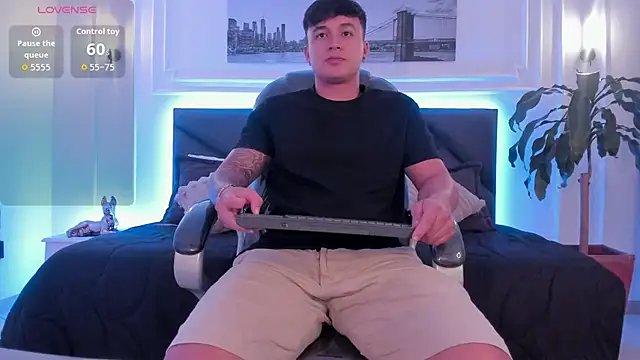 Cristopher strong online show from November 9, 2025, 9:57 am