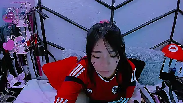 Snapshot of AlanaLuck chatting on November 18, 2025, 7:39 pm AlanaLuck online show from November 18, 2025, 7:39 pm