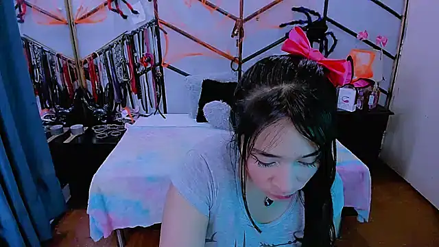 Snapshot of AlanaLuck chatting on October 21, 2025, 7:24 pm AlanaLuck online show from October 21, 2025, 7:24 pm