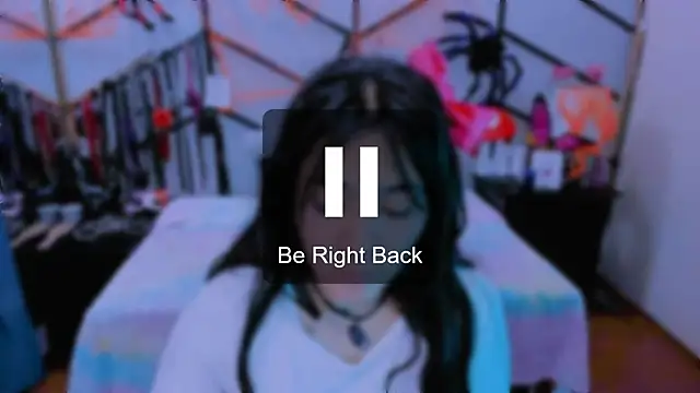 Snapshot of AlanaLuck chatting on October 31, 2025, 12:40 am AlanaLuck online show from October 31, 2025, 12:40 am