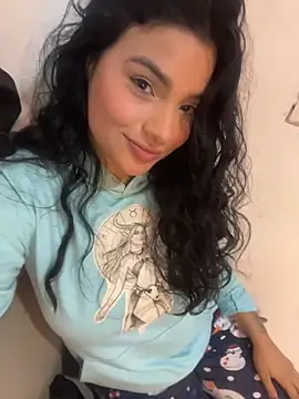 lolaa staars online show from October 25, 2025, 5:28 am