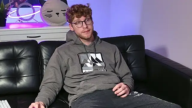 BlueEyedTallGuy94 online show from November 7, 2025, 11:41 pm