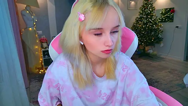 b4by LoL1 online show from January 19, 2026, 11:14 am