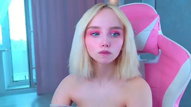 b4by LoL1 online show from April 3, 2026, 6:20 am