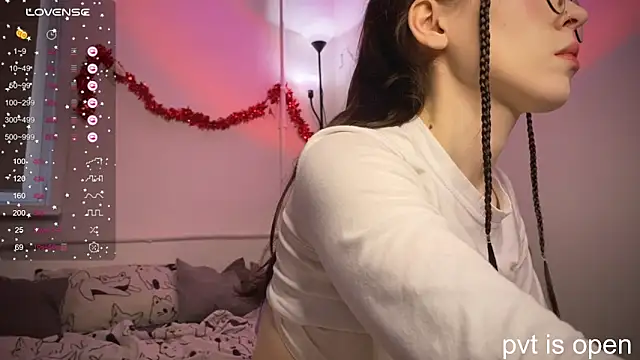 passiondesire  online show from December 22, 2025, 8:58 am