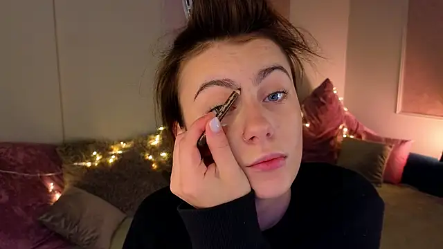 Snapshot of tomorrows_day chatting on November 21, 2025, 9:14 pm tomorrows day online show from November 21, 2025, 9:14 pm