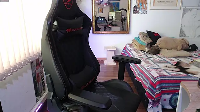 Siriss boyrag online show from November 6, 2025, 4:22 pm