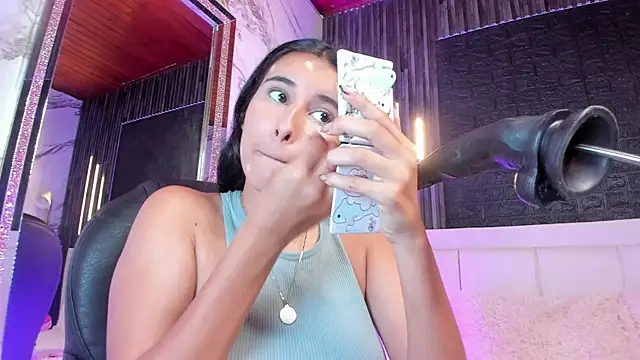 VICTORIA HOUSTON online show from September 11, 2025, 7:36 pm