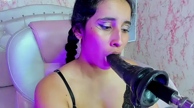 VICTORIA HOUSTON online show from February 25, 2025, 8:00 pm