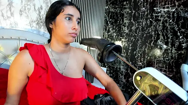 VICTORIA HOUSTON online show from October 20, 2025, 12:49 pm