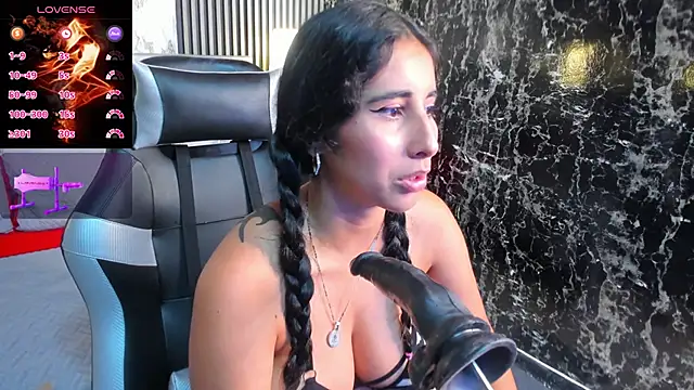 VICTORIA HOUSTON online show from October 16, 2025, 12:35 pm