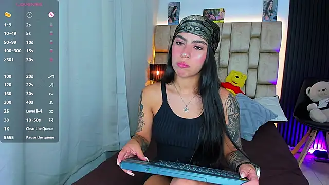 little sophie18 online show from November 2, 2025, 7:52 pm