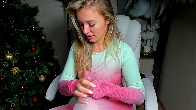 foxy blond online show from December 4, 2025, 12:31 am