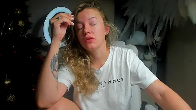 foxy blond online show from December 20, 2025, 12:24 am