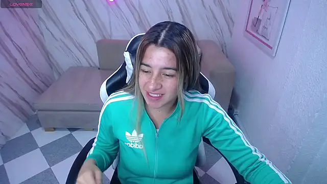 Snapshot of Valerie_b chatting on February 13, 2025, 3:07 am Valerie b online show from February 13, 2025, 3:07 am