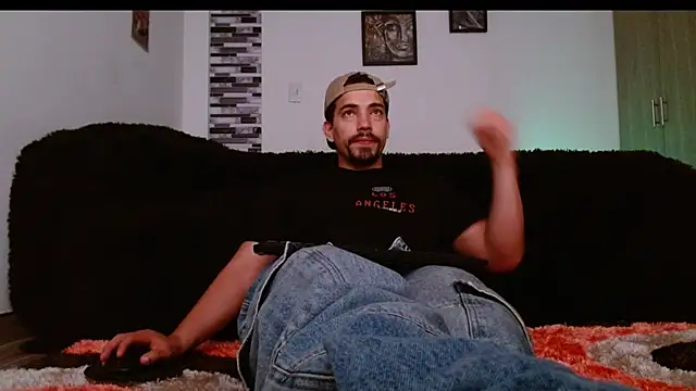 Snapshot of Ian_Daviz chatting on December 15, 2025, 2:23 pm Ian Daviz online show from December 15, 2025, 2:23 pm