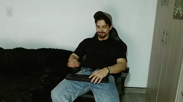 Snapshot of Ian_Daviz chatting on November 3, 2025, 2:06 am Ian Daviz online show from November 3, 2025, 2:06 am