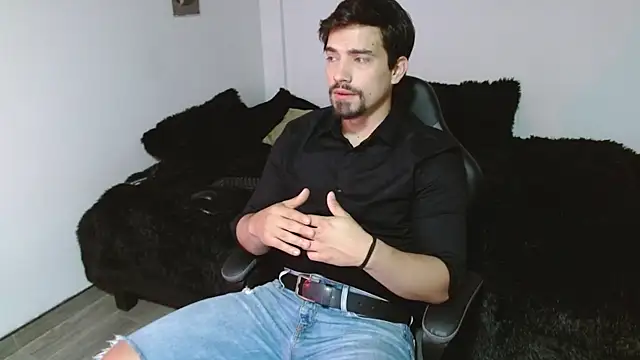 Snapshot of Ian_Daviz chatting on November 13, 2025, 3:49 pm Ian Daviz online show from November 13, 2025, 3:49 pm