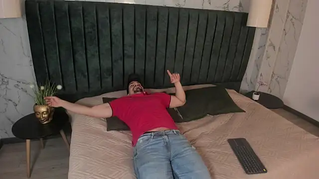 Snapshot of Ian_Daviz chatting on October 28, 2025, 12:48 pm Ian Daviz online show from October 28, 2025, 12:48 pm