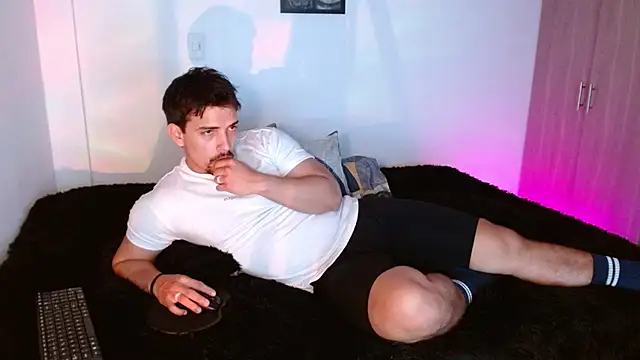 Snapshot of Ian_Daviz chatting on December 1, 2025, 8:53 pm Ian Daviz online show from December 1, 2025, 8:53 pm