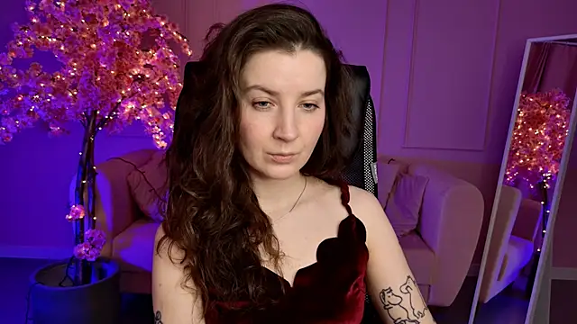 JackieByrd online show from October 7, 2025, 1:45 pm