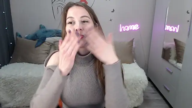 SummerLeena online show from January 18, 2025, 1:08 pm